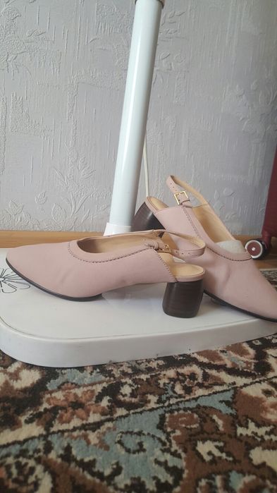 Стильні туфлі Clarks натуральна шкіра,