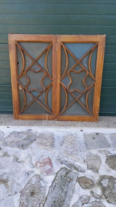 Portadas antigas em madeira nobre