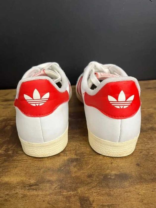 1C. Białe skórzane sneakersy Adidas Gazelle