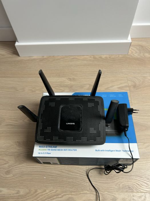 Router Linksys MR8300