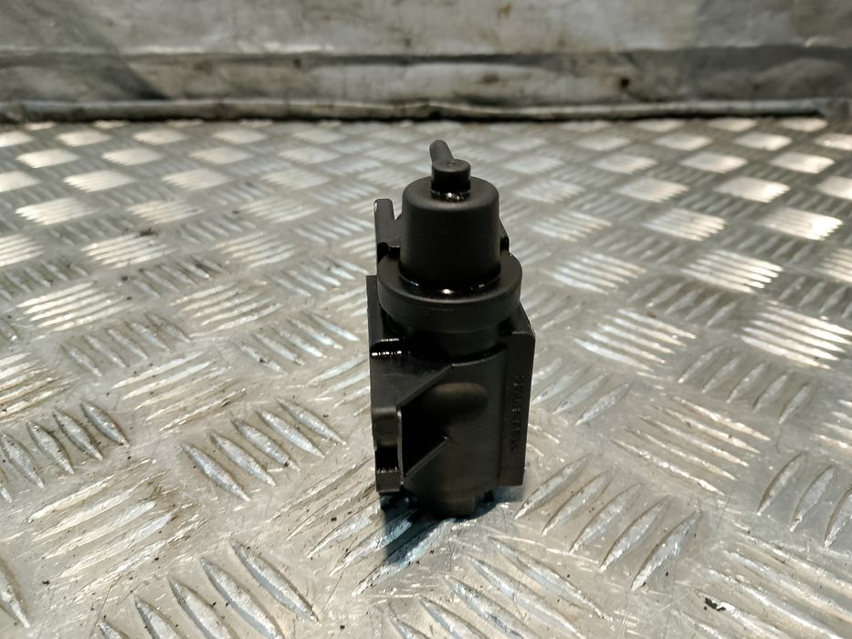 Zawór Podciśnienia  Lexus Is Ii 220 D 2.2 D   Pierburg 7.00513.10.0