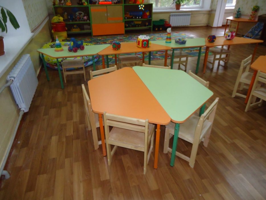 Столик дитячий регульований