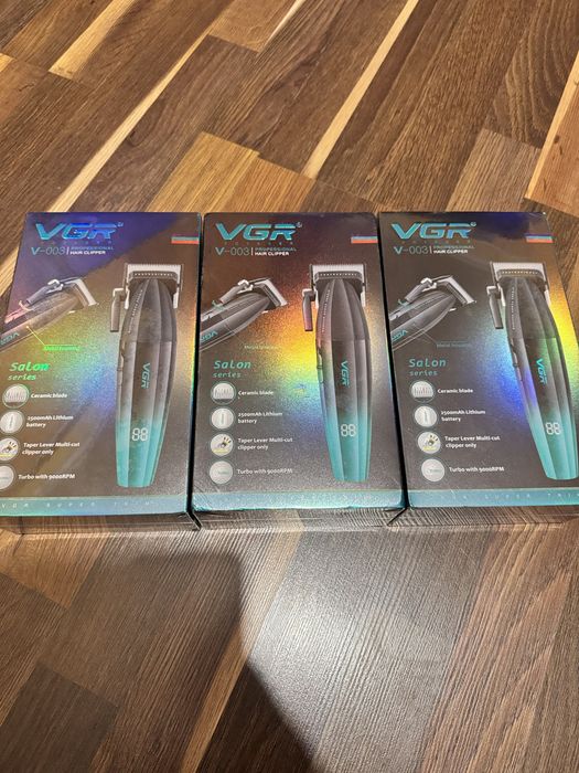 Оригінальна машинка для стрижки VGR Professional Turbo V-003