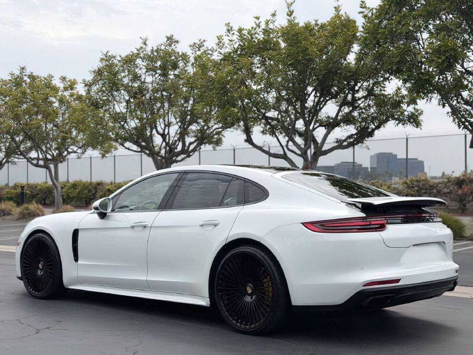 Porsche Panamera      2018