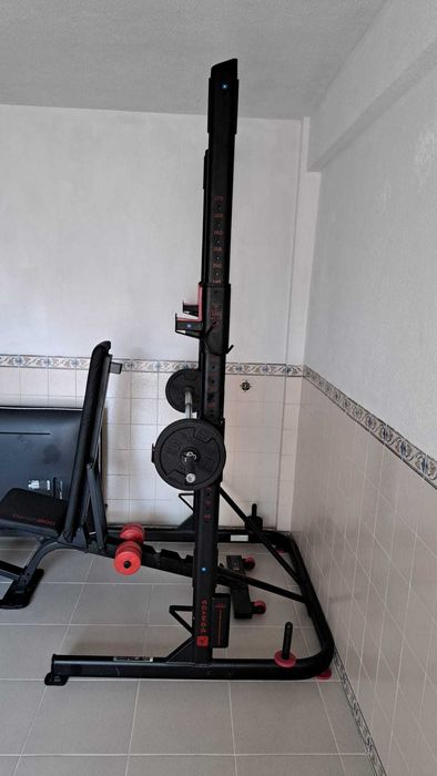 Rack + banco de musculação + conjunto de halteres/barra