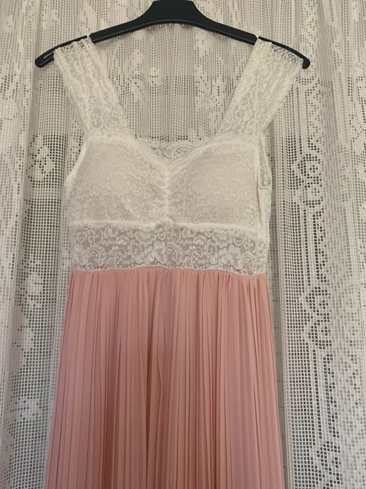 Vestido é macacão de cerimónia