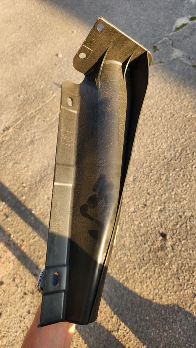 Продам усилитель правый заднего бампера бампера