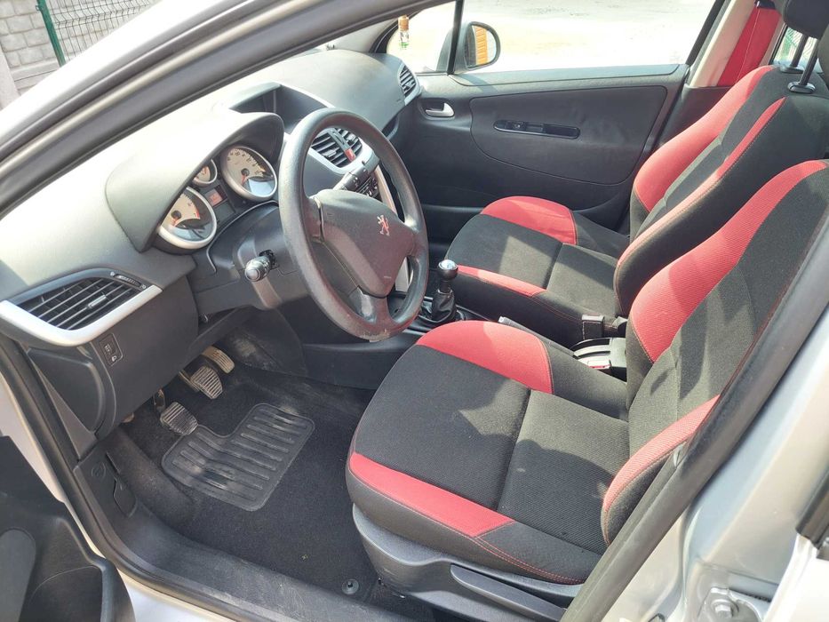 Samochód Peugeot 207 1.4 16V Sporty