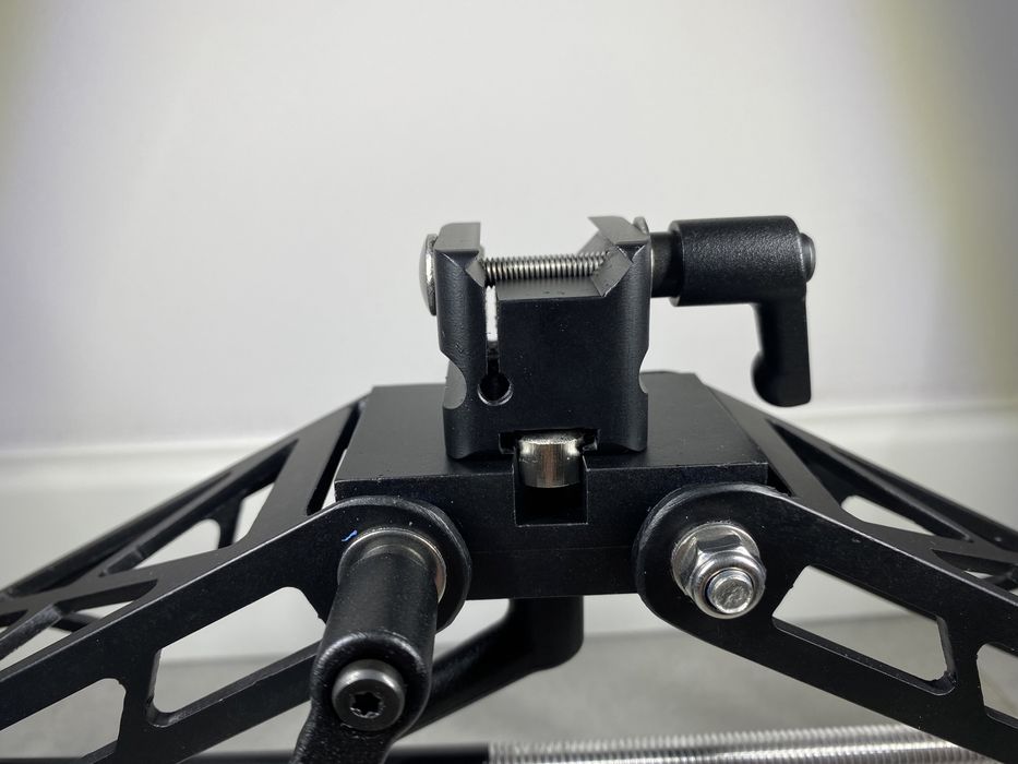 Bipod. F-class z pokrętłem kątowym
