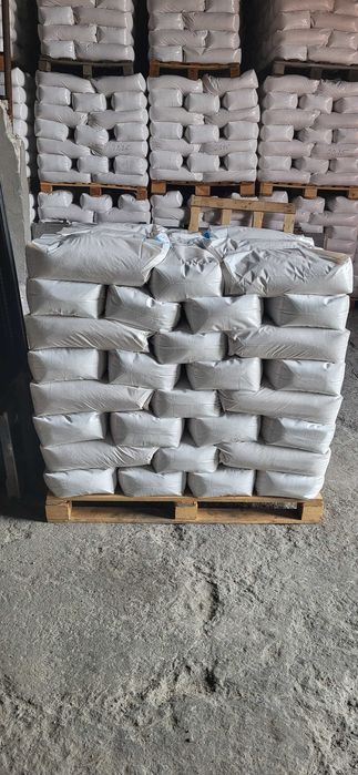 Sól drogowa z antyzbrylaczem w workach 25kg. Na paletach.