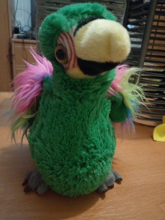 Говоряча папуга. Іграшка.