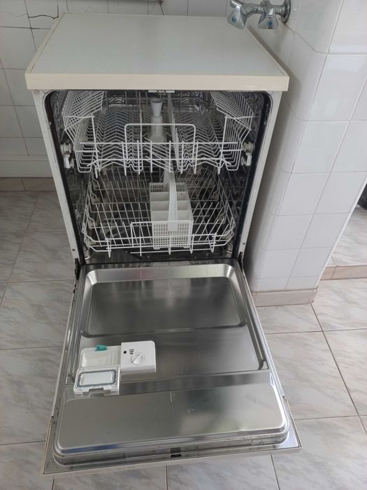 Vendo Máquina de Lavar Loiça