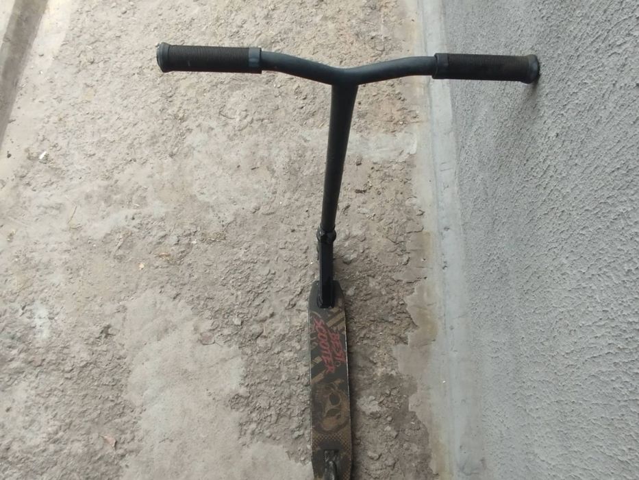 Продам игровой руль и трюковой самокат
