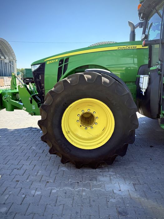 Трактор John Deere 8320R