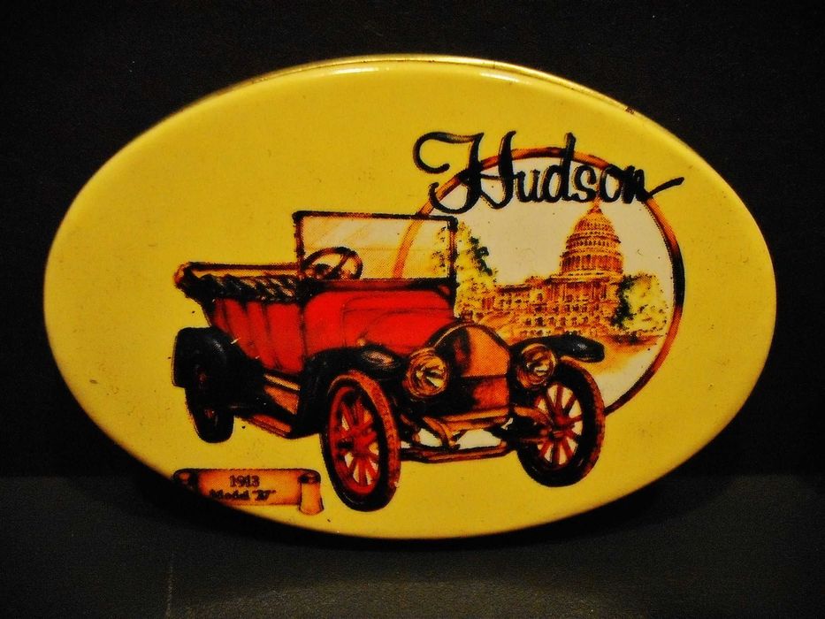 12 Caixas em lata antigas com carros - anos 60