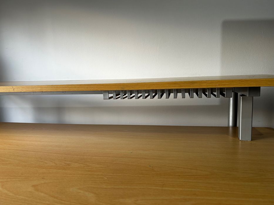 Secretária espaçosa