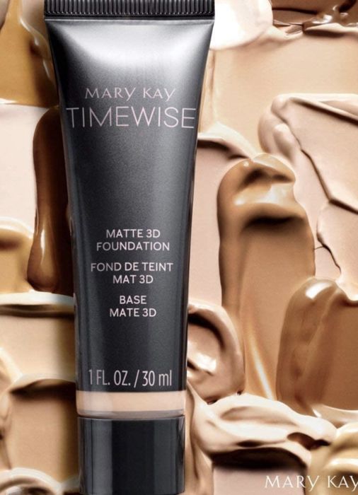 Rozświetlający lub matujący podkład Mary Kay