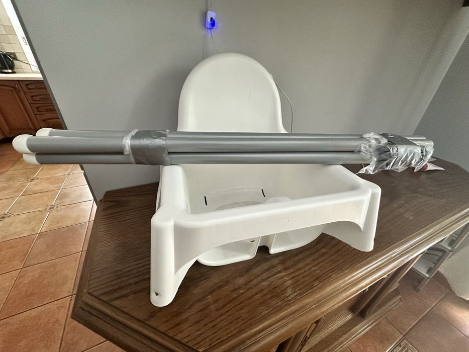 krzesełko do karmienia z pasami