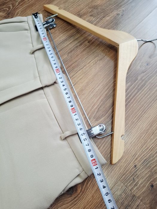 Beżowy garnitur damski marynarka żakiet spodnie elegancki reserved L40