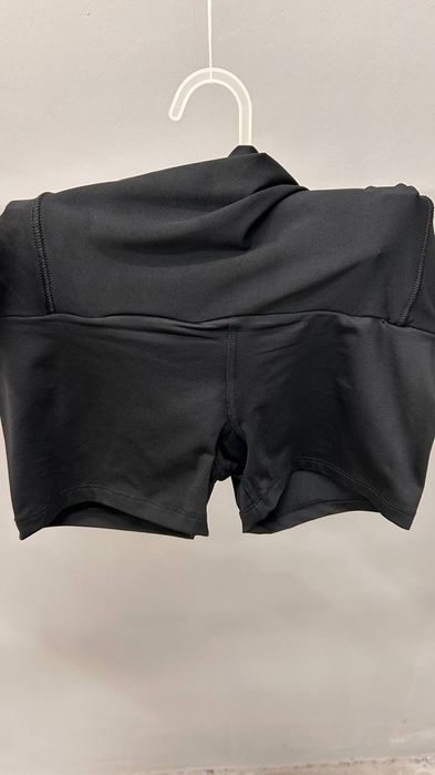 Cпідниця-шорти американського бренду Danskin.
Дуже класні, тягнуться,