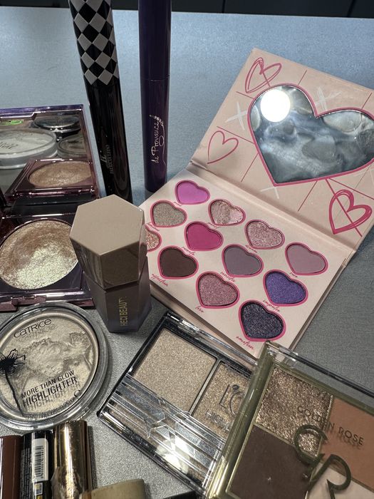 Лот косметики хороший стан