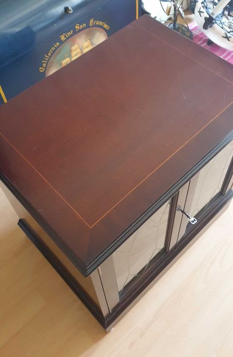 Stylowa szafka TV z mahoniu sprowadzona z Anglii