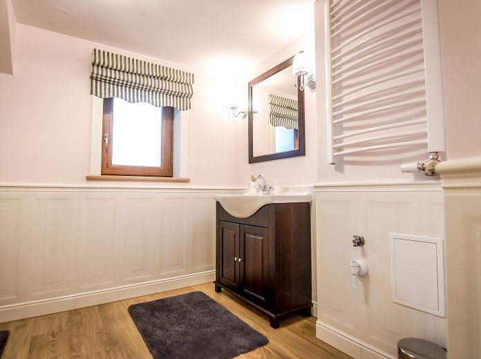 Niezależny, dwupokojowy apartament z kuchnią  i widokiem. Nocleg