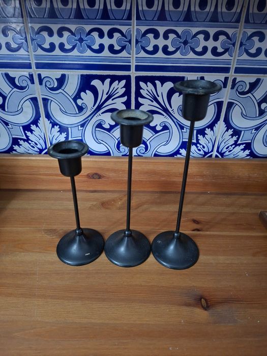 3 castiçais em metal