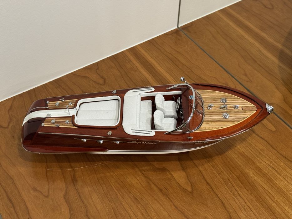 Miniatura Barco Riva Aquarama Estofes Brancos 53cm