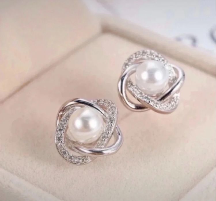 Brincos em prata com pérolas novos