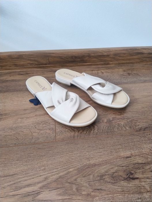 Klapki skórzane Caprice