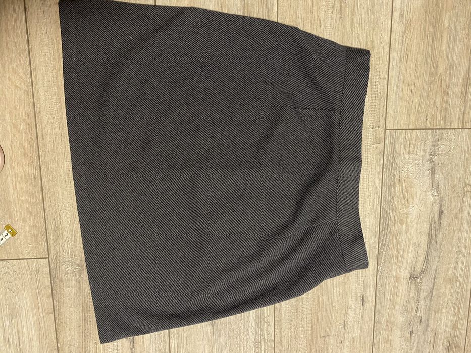 Спідниця на замочку ( в ідеальному стані)