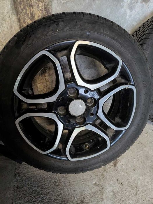 Felgi 4x100 z oponami zimowymi.