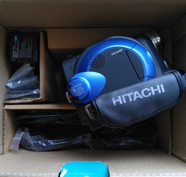 Hitachi dvdcam dz-mv350 + Samsung 8 mm camcorder VP-E807