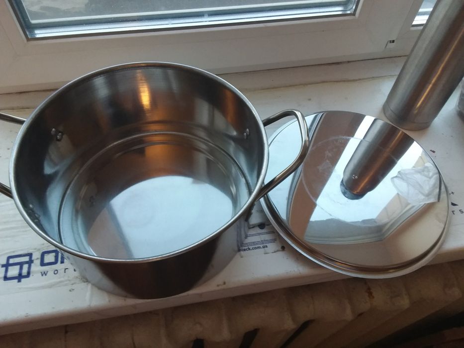 Новая кастрюля на 7 литров с нержавейки.