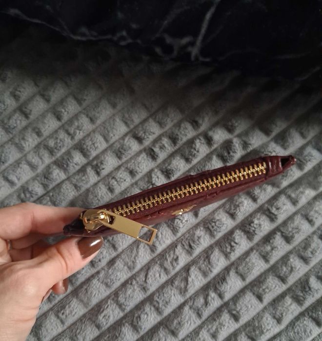 Portfel i holder na karty w bordowym kolorze