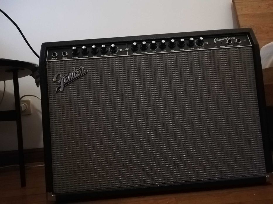 Amplificador de Guitarra Fender Champion 100