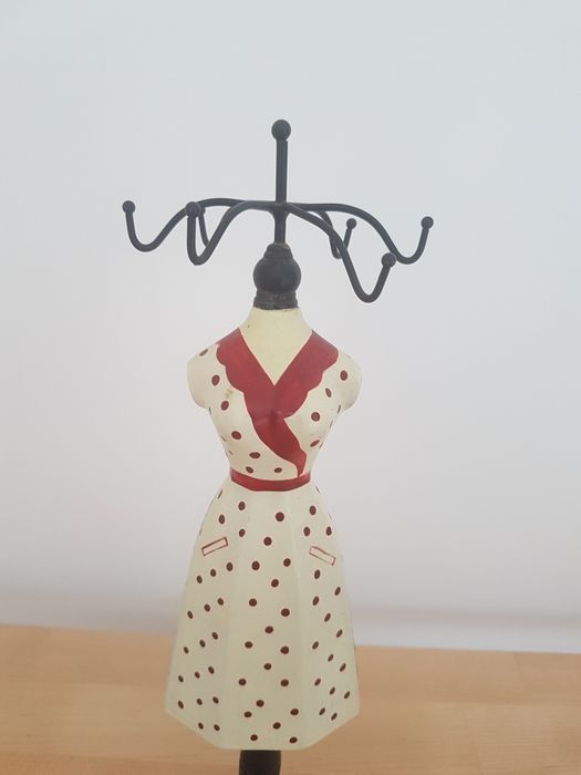 Dois bonitos suportes de bijutaria