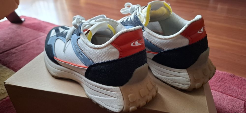 Buty sportowe O'Neill, rozmiar 42. Jak nowe. Super wyglad.
