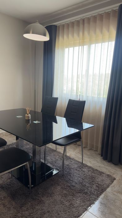 Mesa de jantar,4 adeira e mesa de apoio