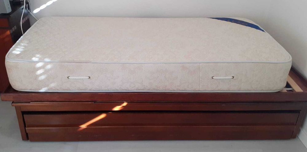Cama pinho solteiro com gavetão (duas camas)