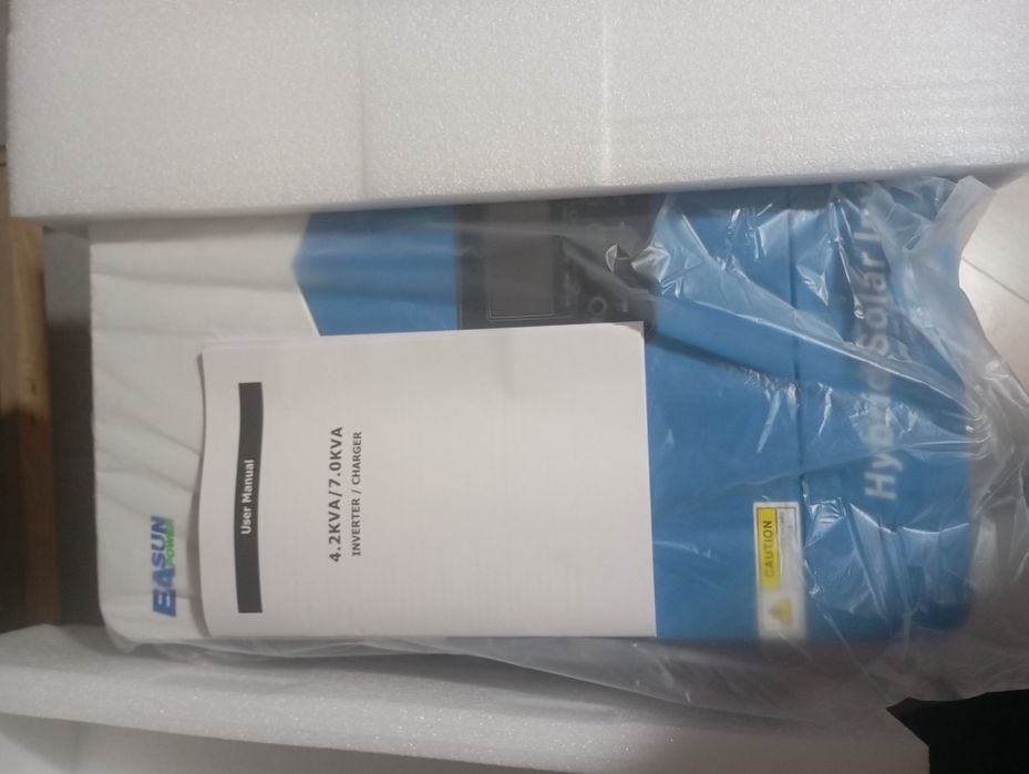 Продам гібридний інвертор 6.2 кВ з акамуляторами і бмс т