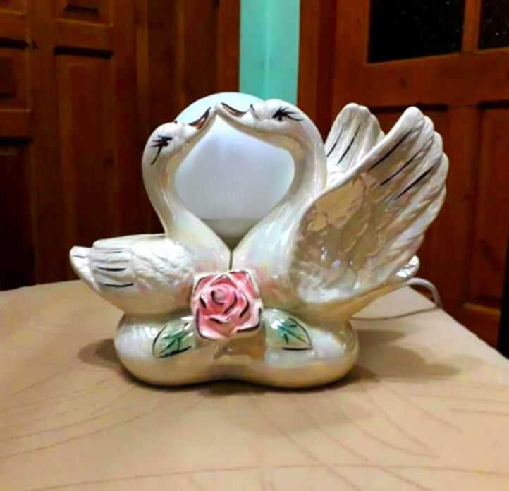 Лампа настільна  керамічна статуетка "Лебеді кохання" до дня Валентина