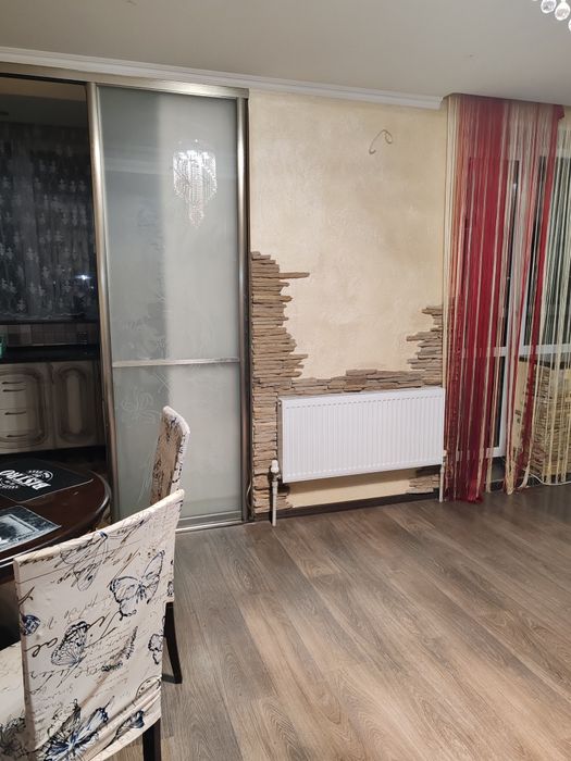 Здається в оренду 4х кімнатна квартира.