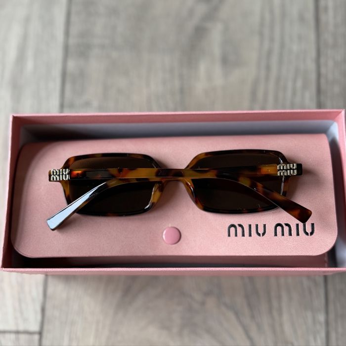 Okulary przeciwsloneczne  Miumiu