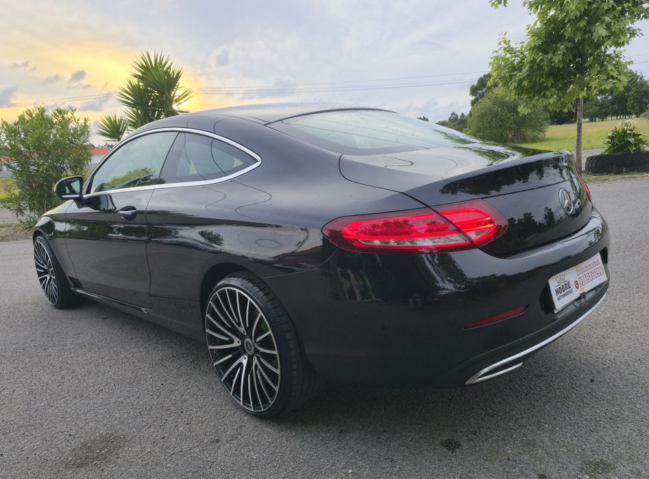 Mercedes-Benz  c220 coupe amg 
Elegância, desportividade e conforto num só carro.
Vendo Mercedes C 220 Coupé AMG Line de 2017, em excele