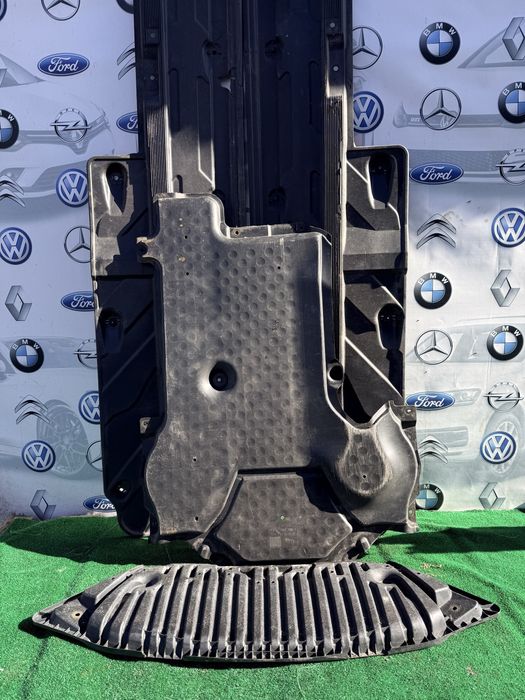 Пластик дна защита днища двигуна Mercedes-Benz W204