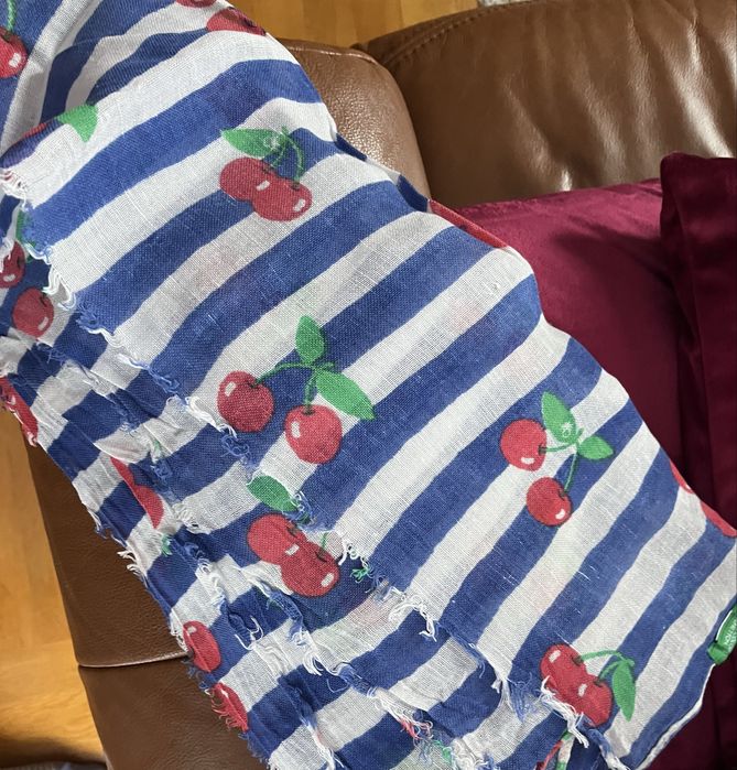 Chusta/szal marki BENETTON.Stan idealny