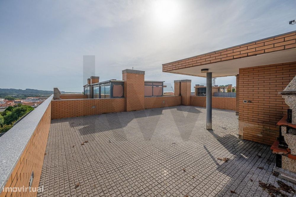 Apartamento T3 com rooftop com vista mar e garagem fechada | Vila Prai