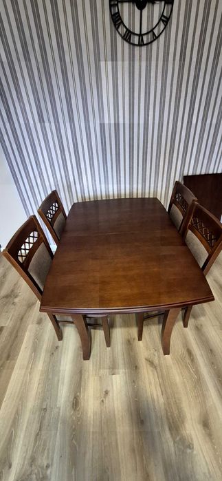 Sprzedam Stoł rozkładany z krzesłami + szafka rtv i witryna